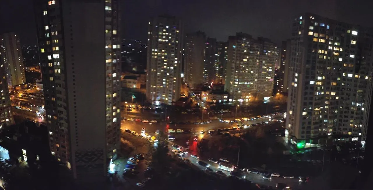 Apartment Near Metro Pozniaky Κίεβο