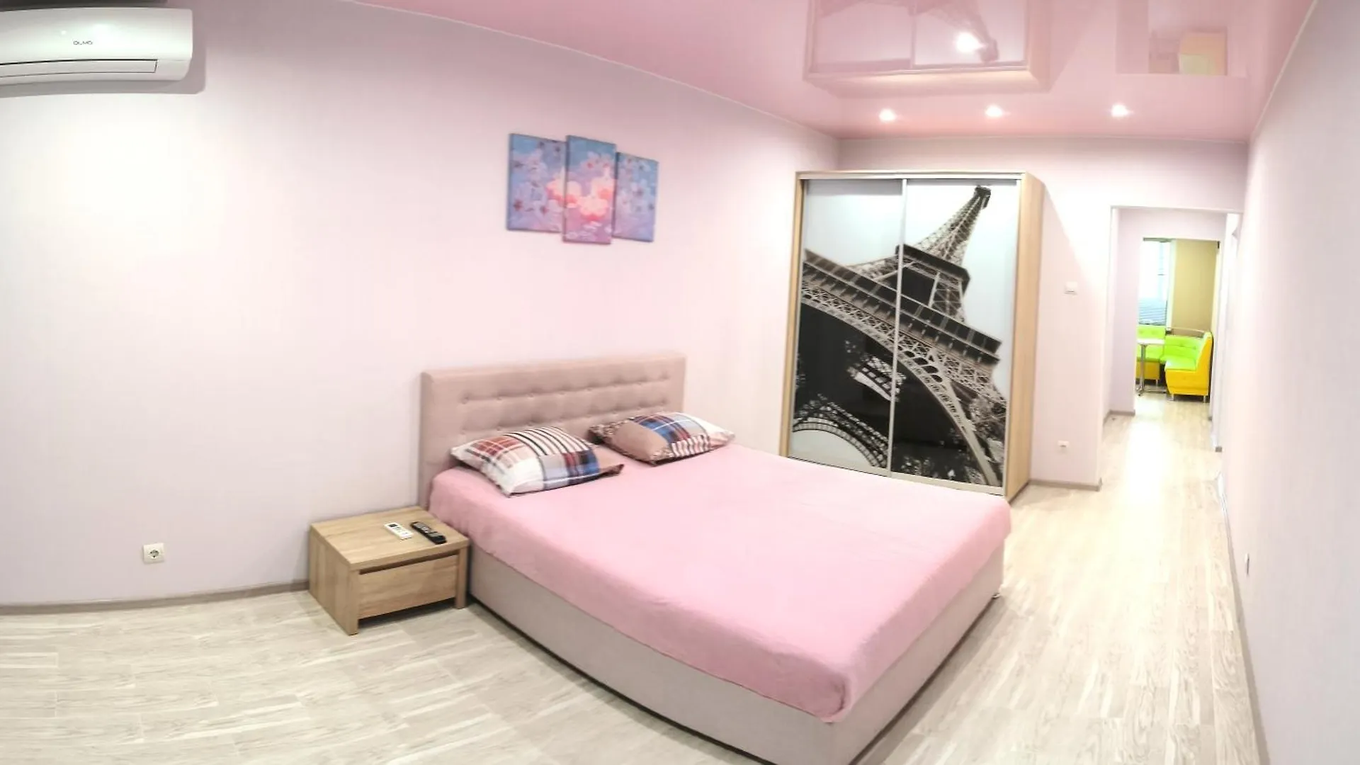 Apartment Near Metro Pozniaky Киев