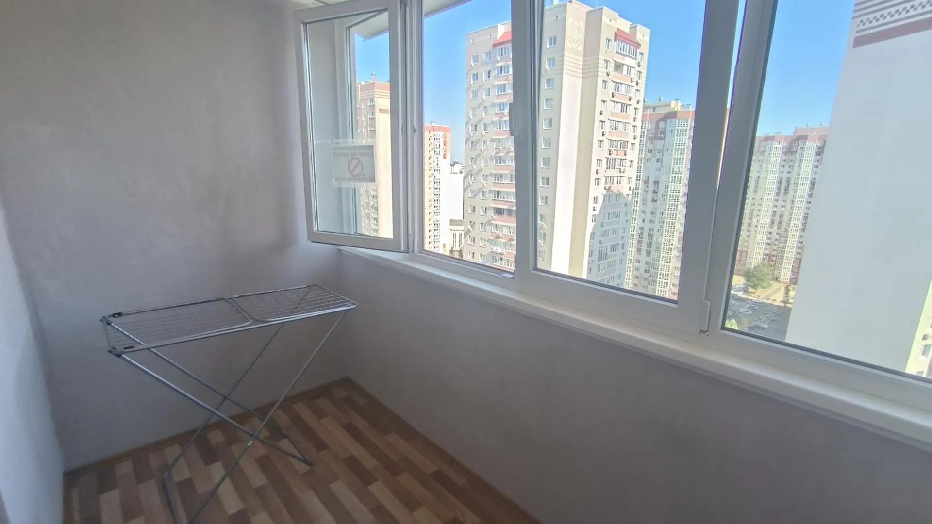 Apartment Near Metro Pozniaky Киев